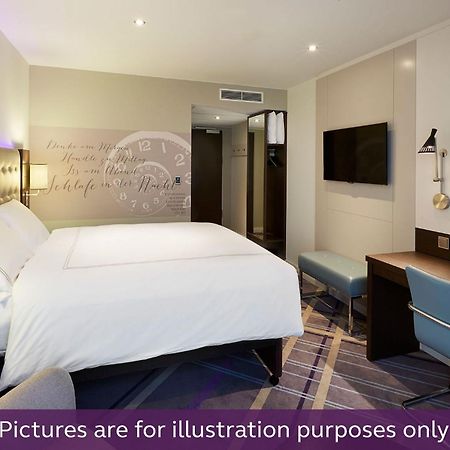 Premier Inn Duesseldorf City Centre Exterior photo