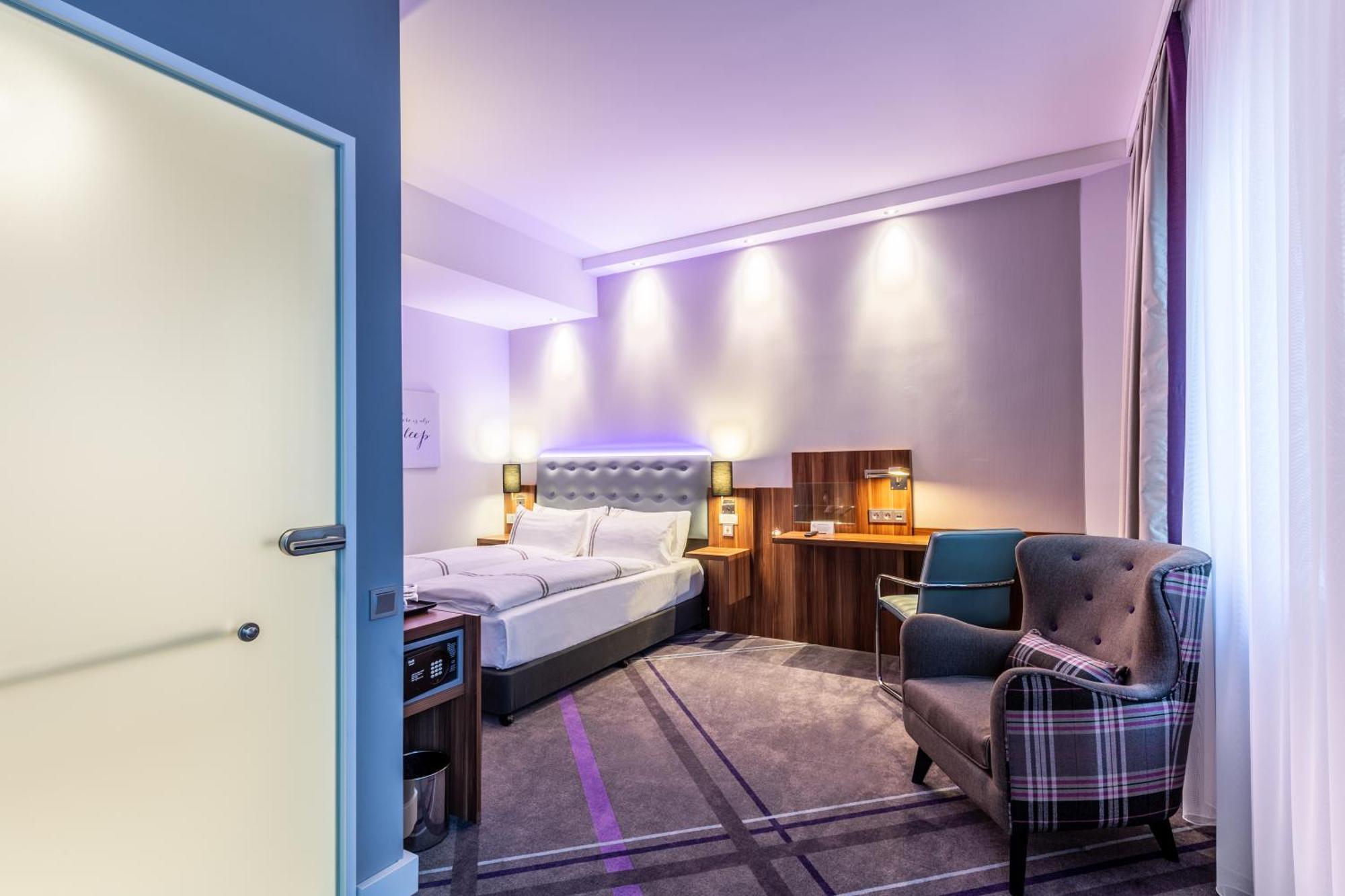 Premier Inn Duesseldorf City Centre Exterior photo