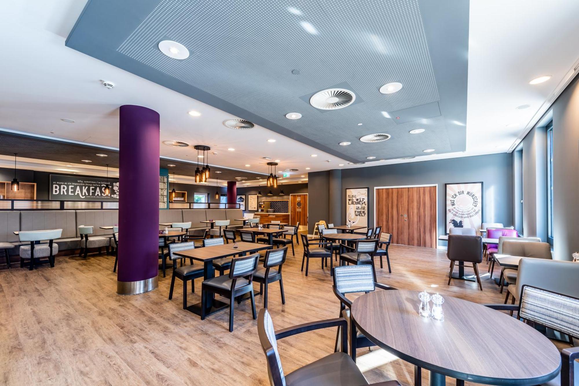 Premier Inn Duesseldorf City Centre Exterior photo